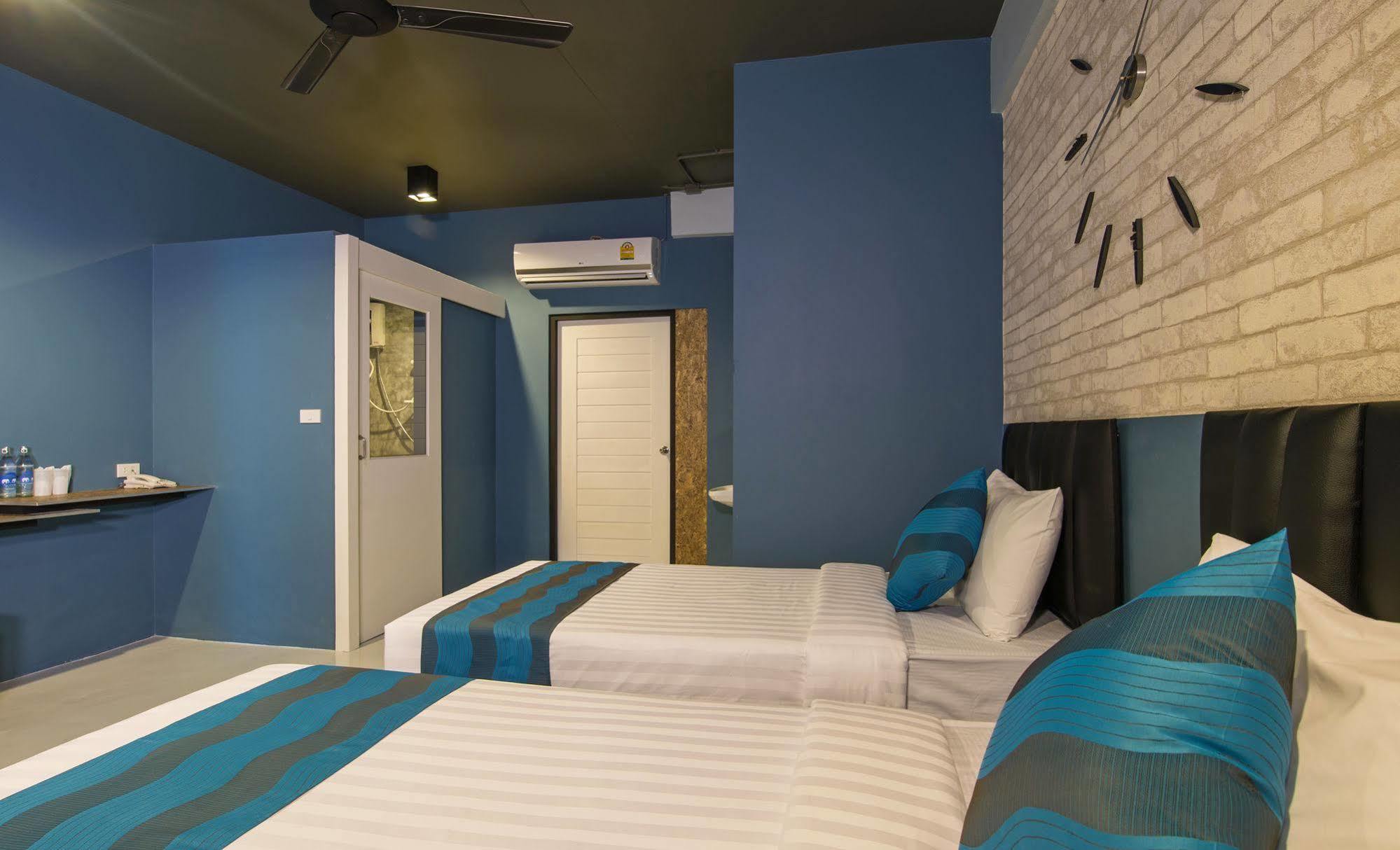 Ostello Amity Poshtel Krabi town Esterno foto