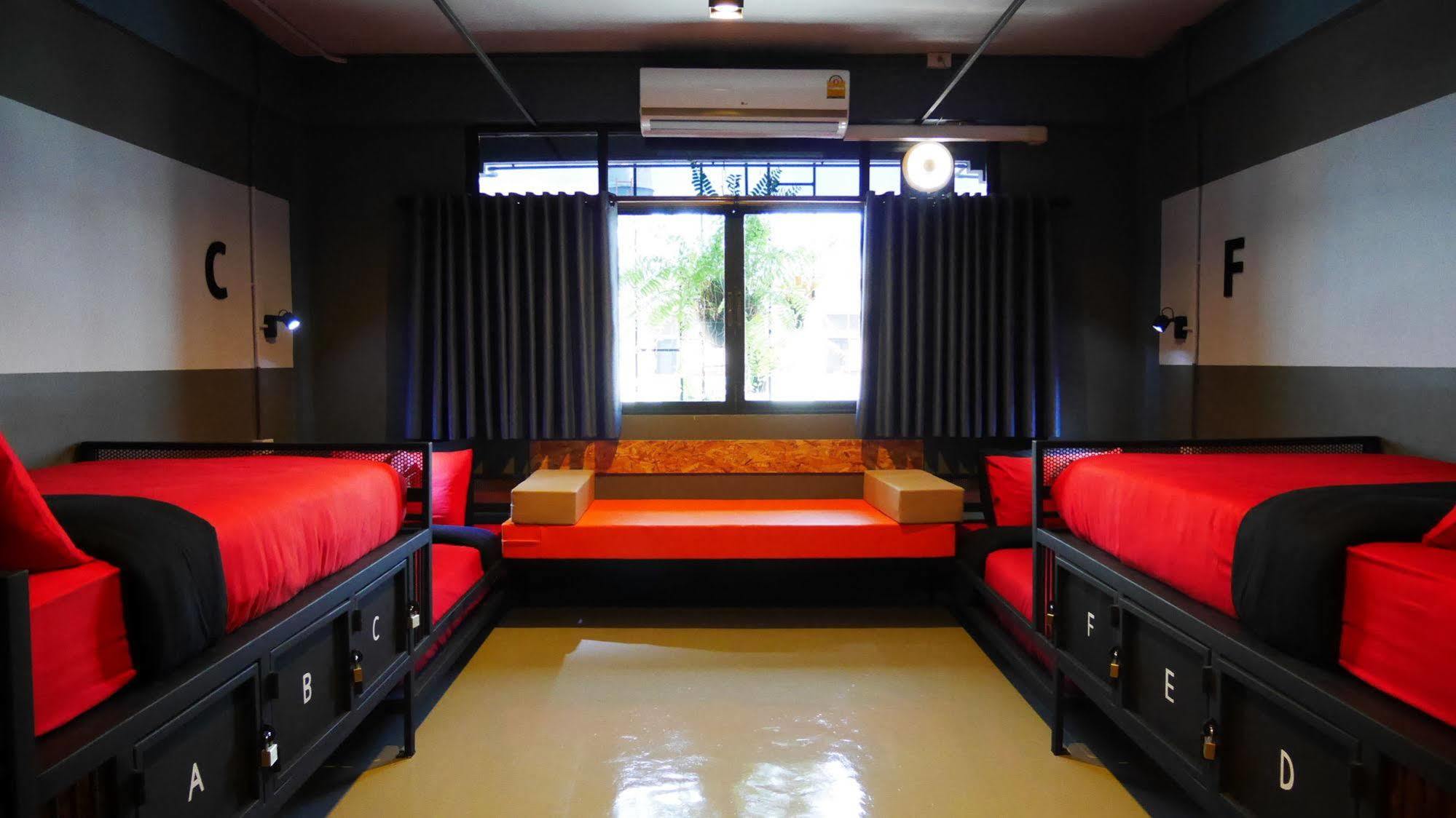Ostello Amity Poshtel Krabi town Esterno foto
